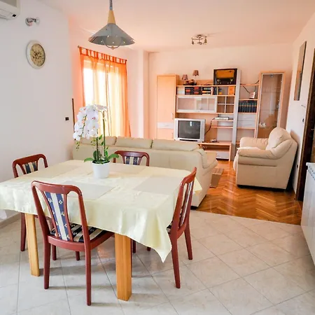Apartment Angela Mit Terrasse By Interhome *