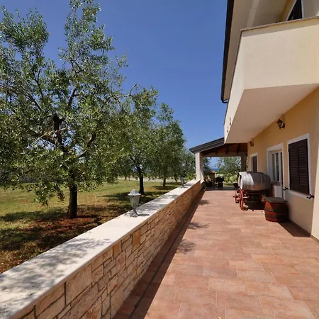 Angela Mit Terrasse By Interhome Appartement