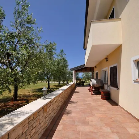 Appartement Angela Mit Terrasse By Interhome